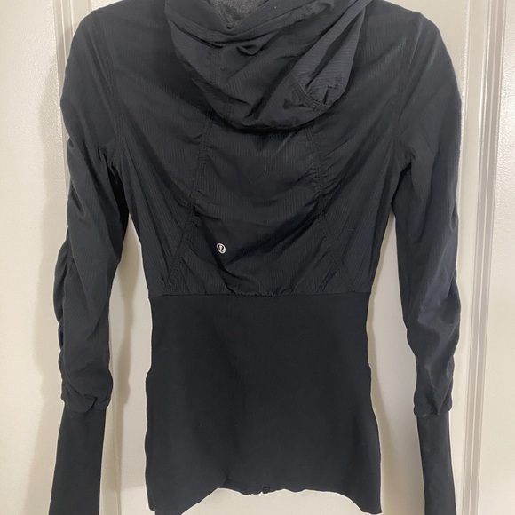 Lululemon women’s on the move sweater - Picture 3 of 3